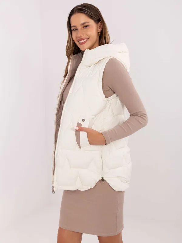 Pikowana kamizelka z kapturem o wydłużonym kroju