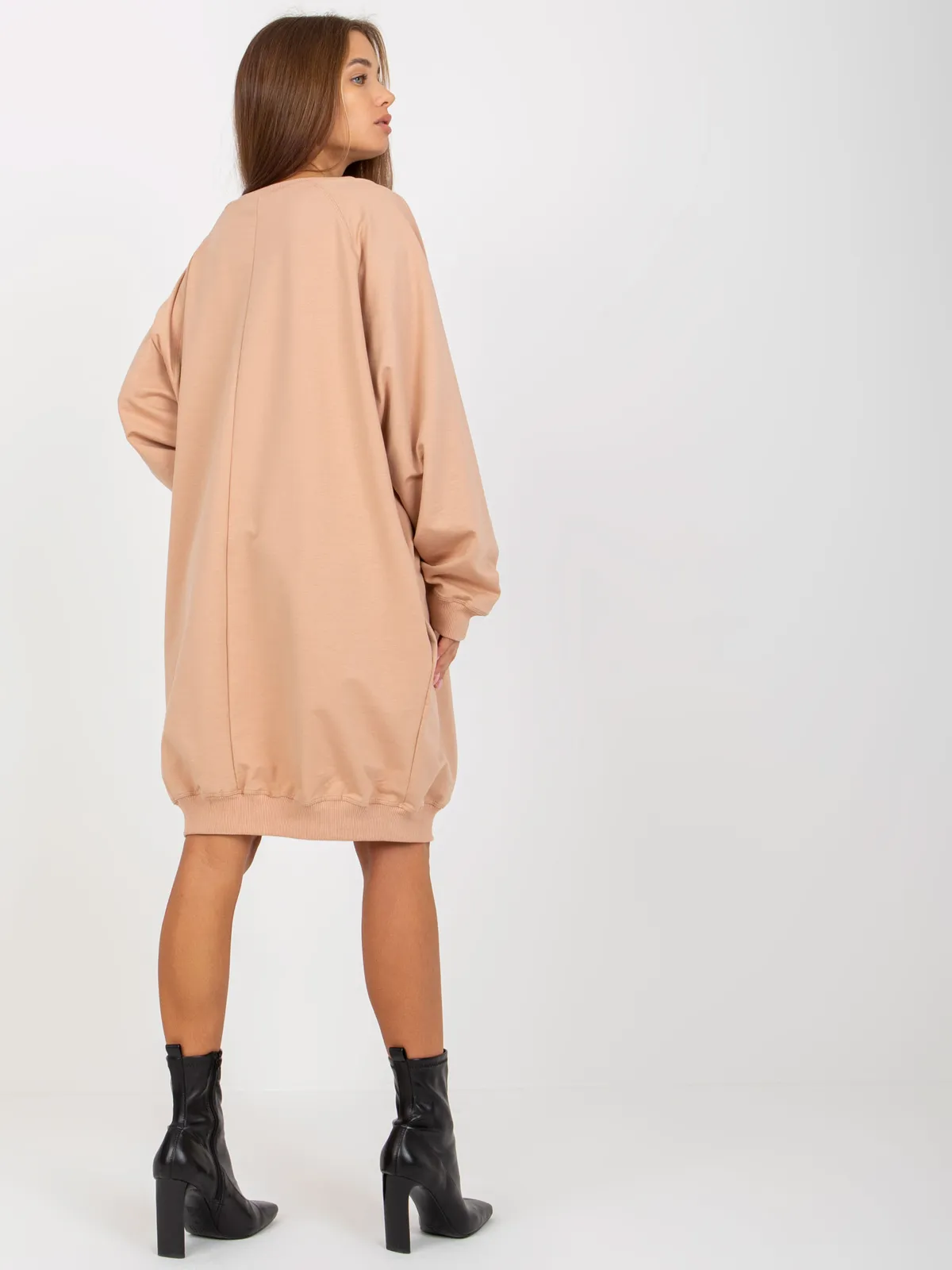 Beżowa długa bluza oversize z aplikacją z dżetów - zdjęcie 1
