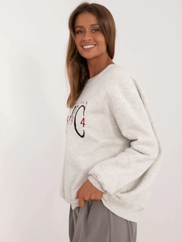 Bluza oversize z haftowanym napisem w klimacie retro - widok 2