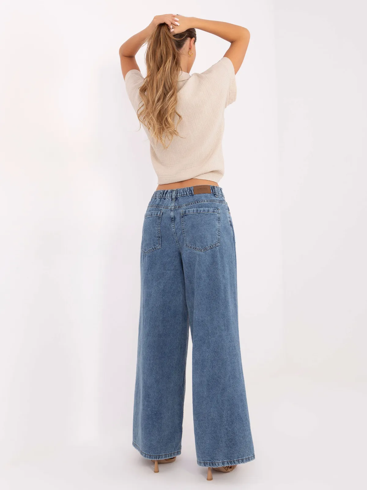 Szerokie spodnie jeansowe typu wide leg - zdjęcie 2