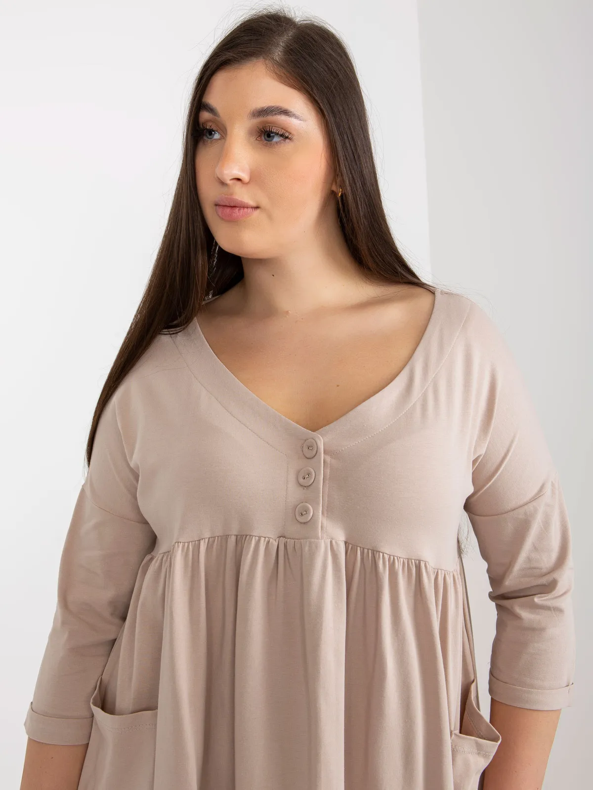 Khaki dresowa sukienka plus size basic z kieszeniami - zdjęcie 1