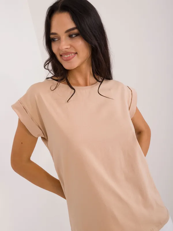 Casualowy T-shirt z podwiniętymi rękawami - widok 2