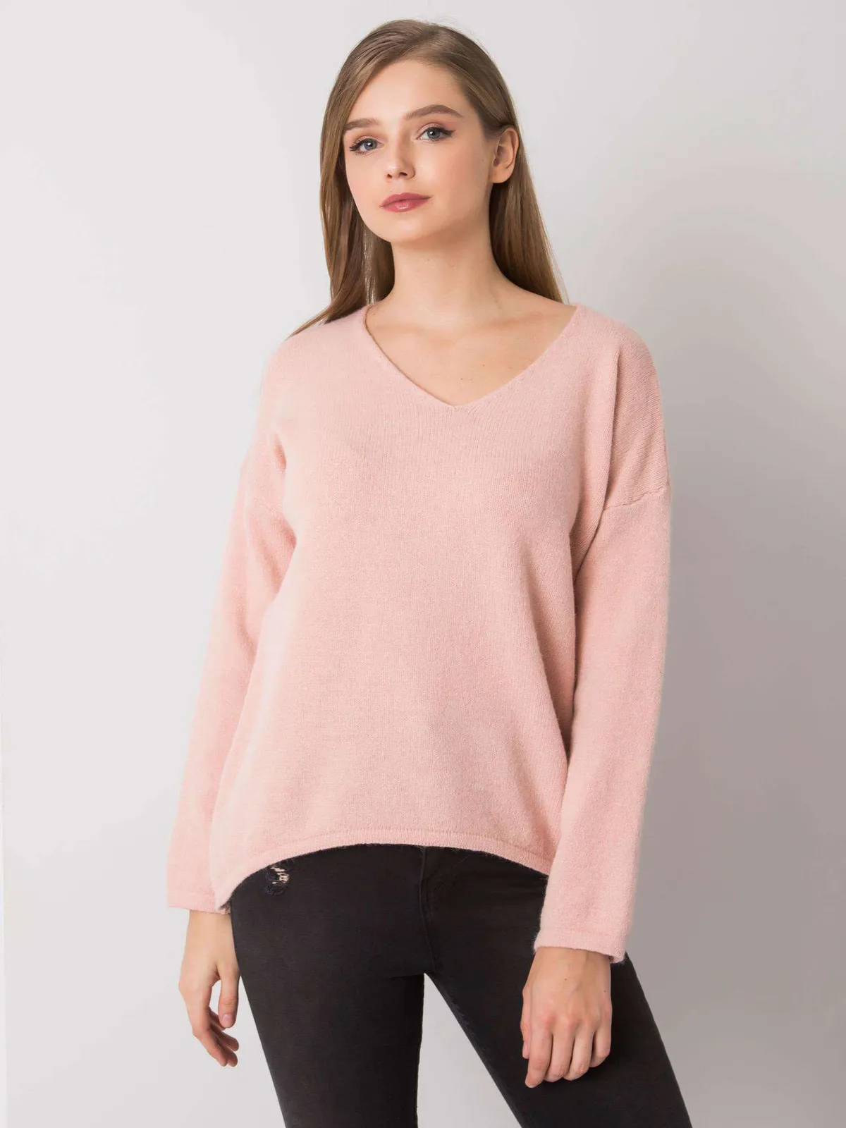 Jasnoróżowy sweter oversize - zdjęcie 3