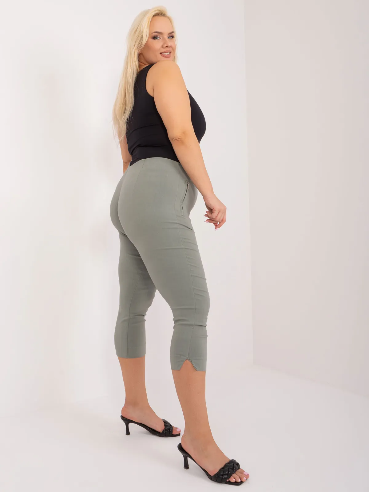 Dopasowane spodnie rybaczki z ozdobnym suwakiem - zdjęcie 1