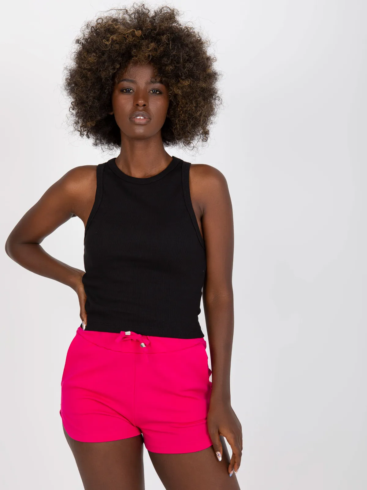 Dopasowany top o kroju bokserki - zdjęcie 1