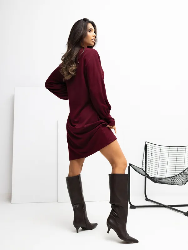 Minimalistyczna sukienka o kroju oversize z bufiastymi rękawami - widok 2