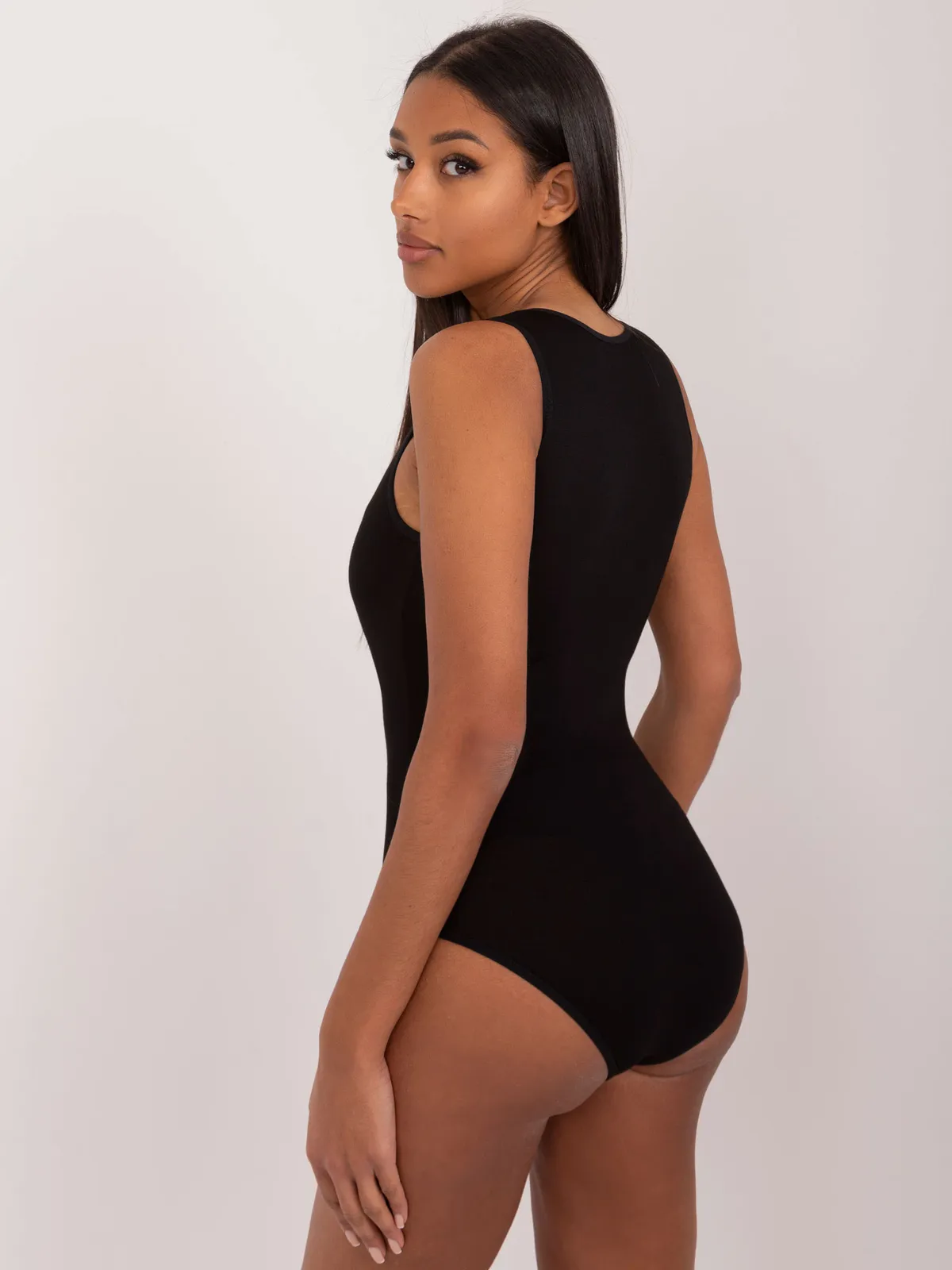 Dopasowane body z wycięciami typu cut-out - zdjęcie 4