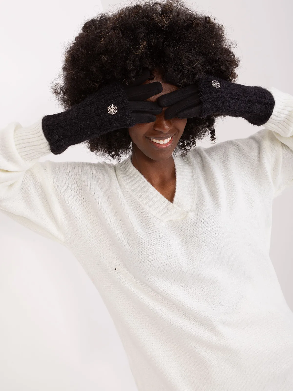 Zimowe rękawiczki z ozdobnym detalem w formie płatka śniegu - zdjęcie 1