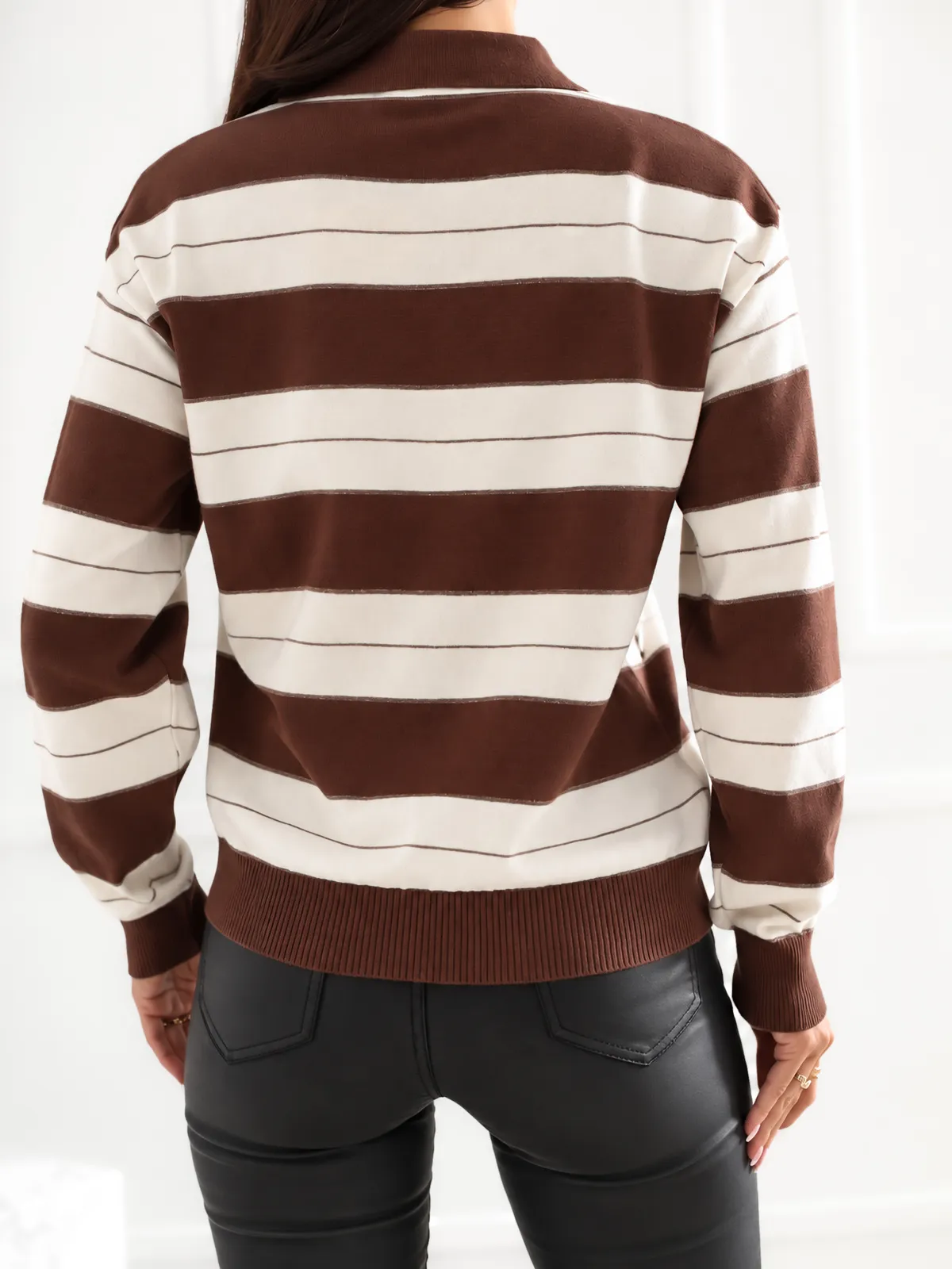 Casualowy sweter z kołnierzykiem i zapięciem na guziki - zdjęcie 7