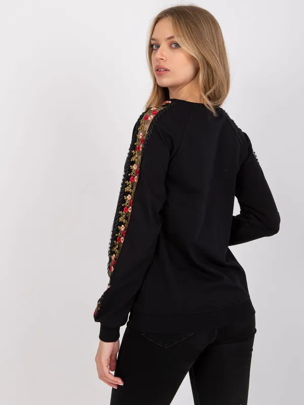 Bluza casual z ażurowymi rękawami i haftem - widok 2