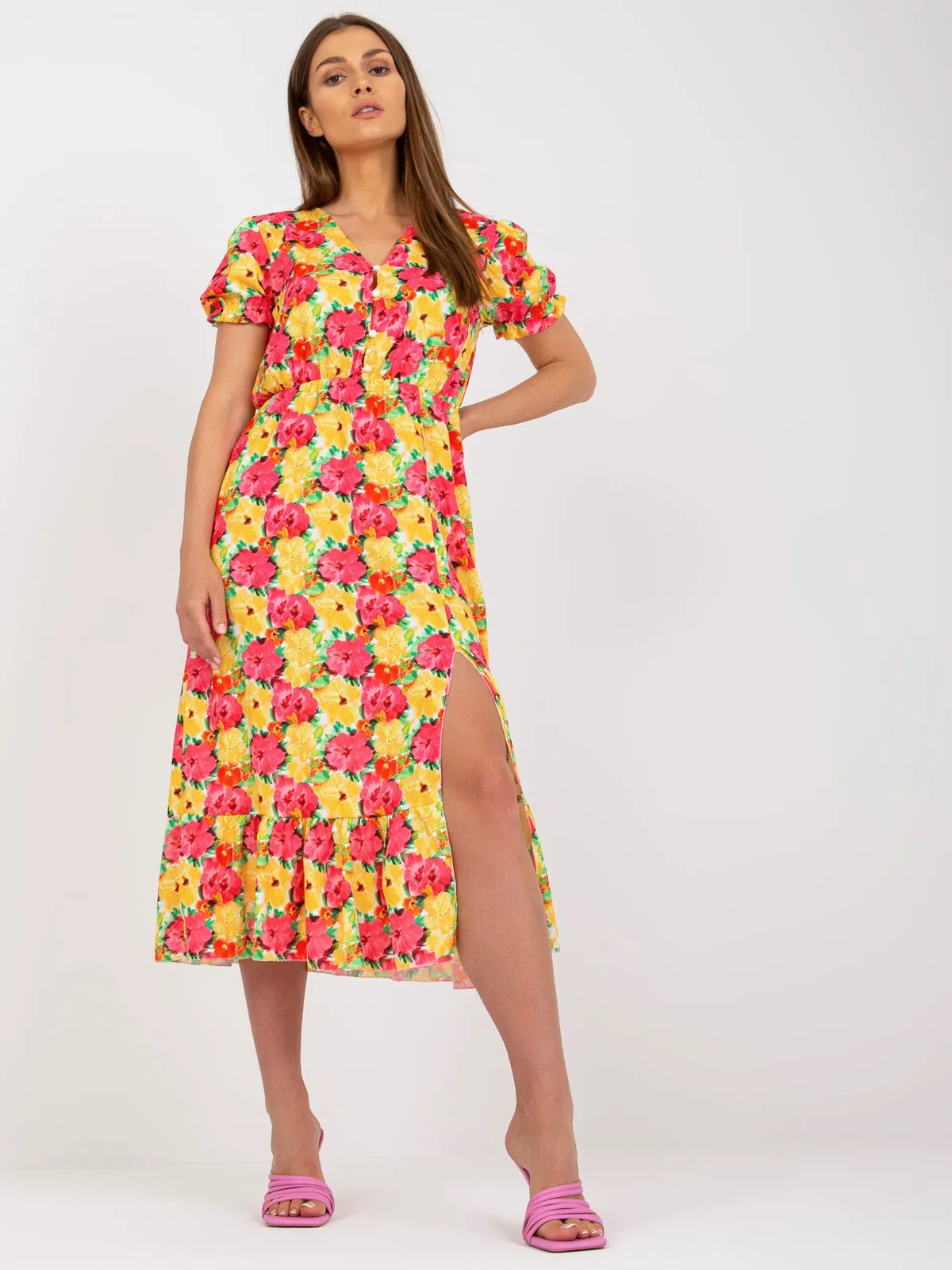 Rozkloszowana sukienka midi z rozcięciem i bufkami - zdjęcie 1