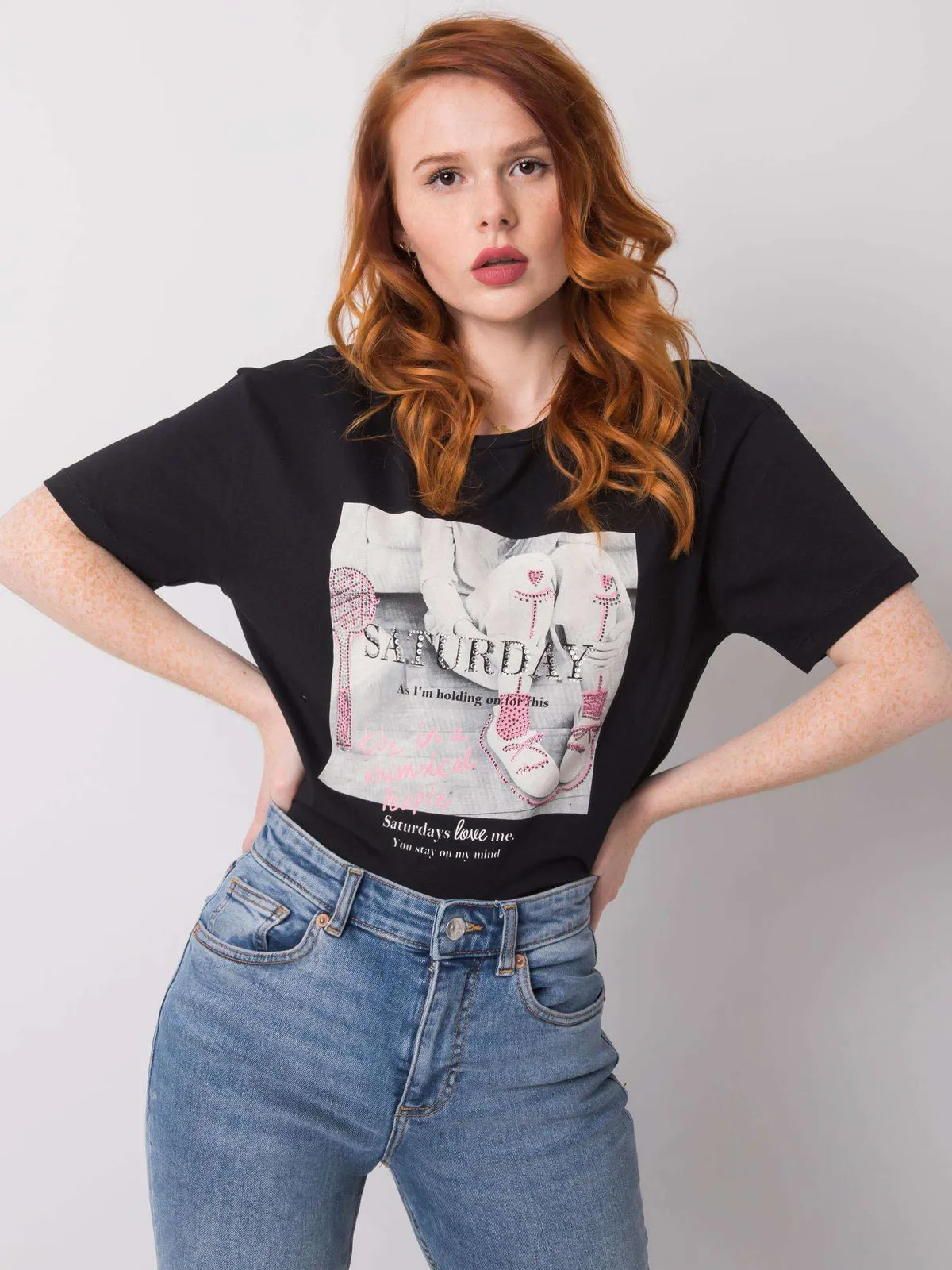 Biały t-shirt damski z dżetami - zdjęcie 2