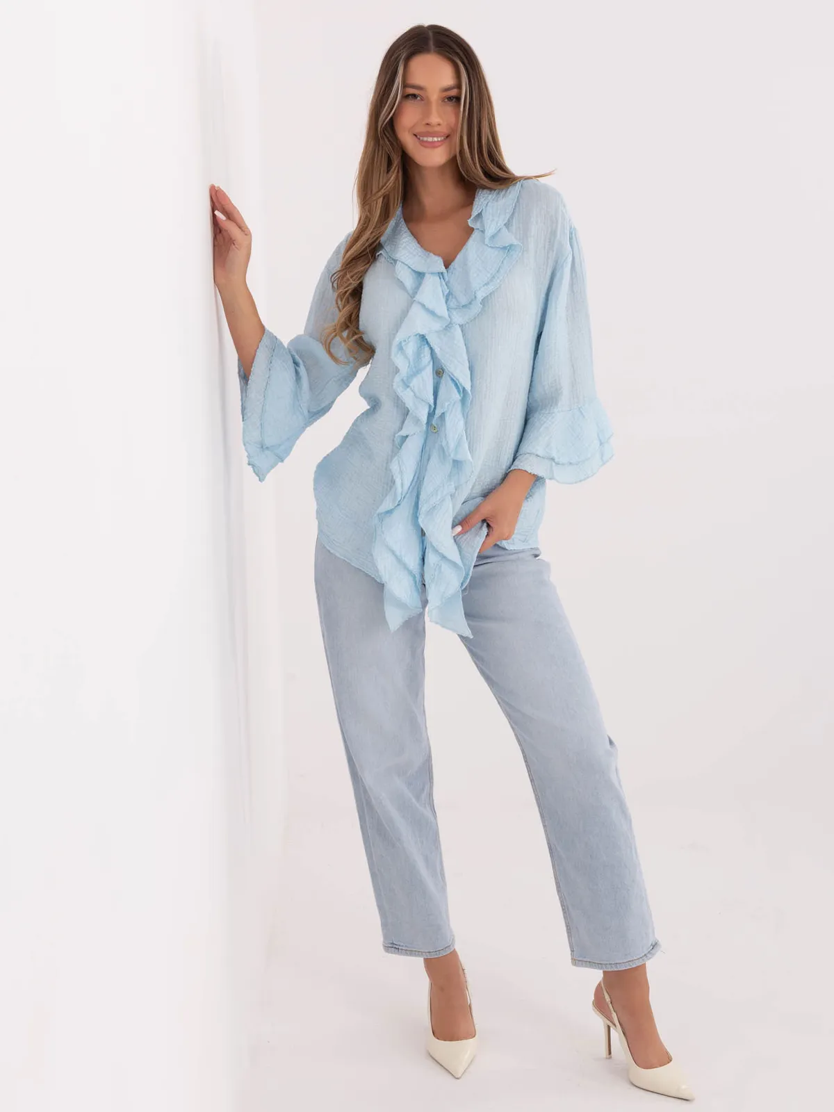 Koszula z falbanami o swobodnym kroju - zdjęcie 1