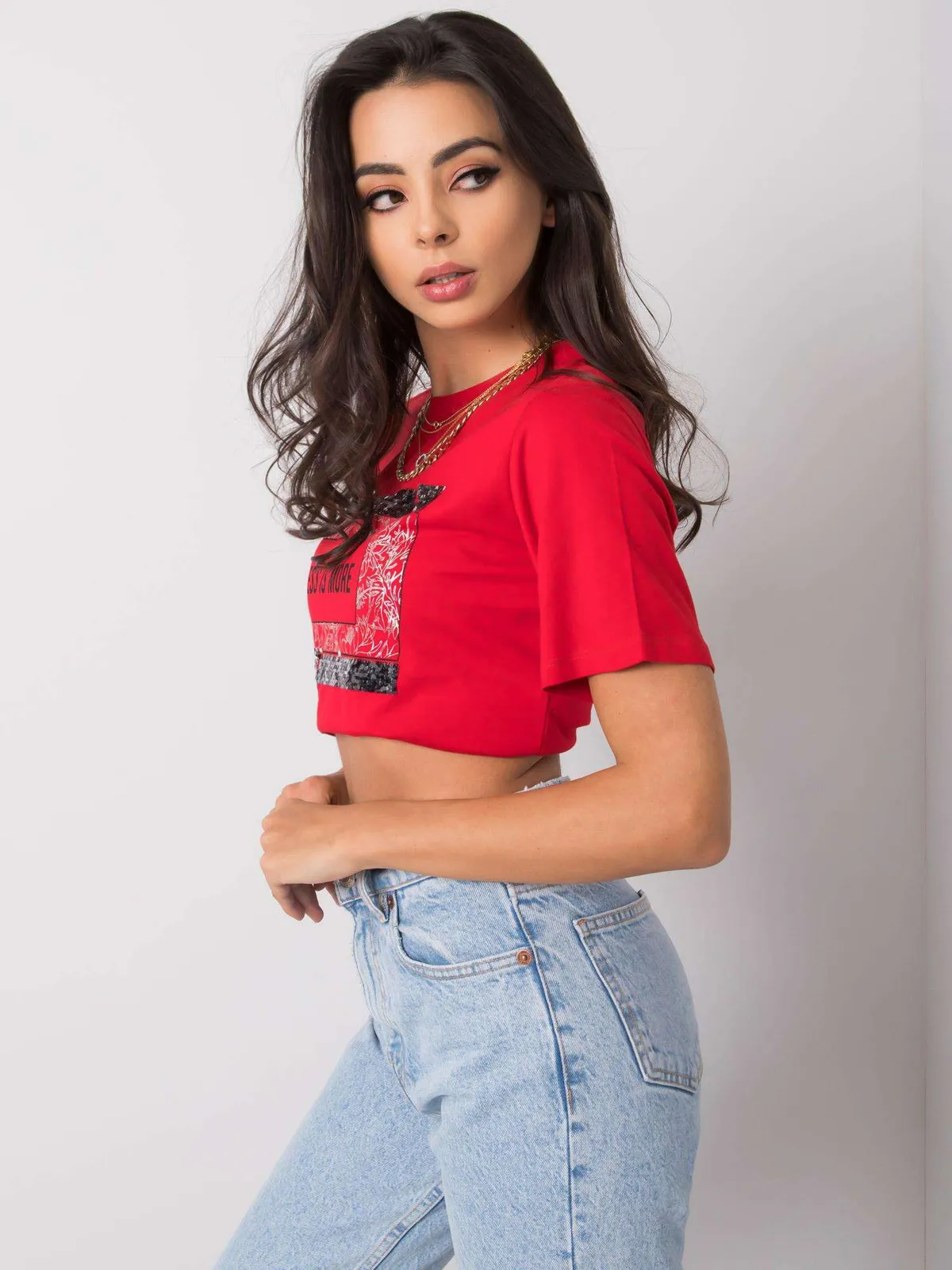 Jasnopomarańczowy t-shirt damski z napisem - zdjęcie 1