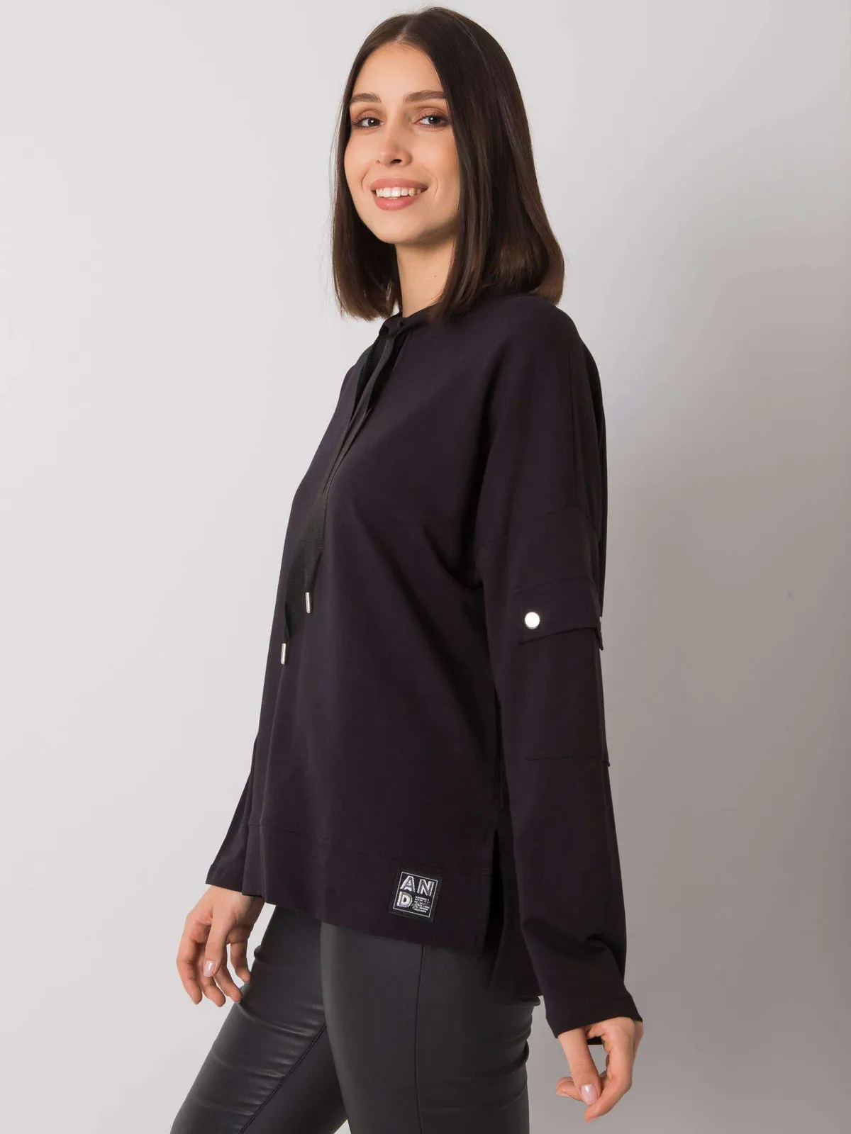 Bluza oversize z kapturem i kieszeniami cargo - zdjęcie 1