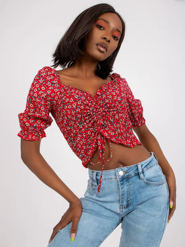 Krótki crop top z marszczeniem i bufkami - widok 2