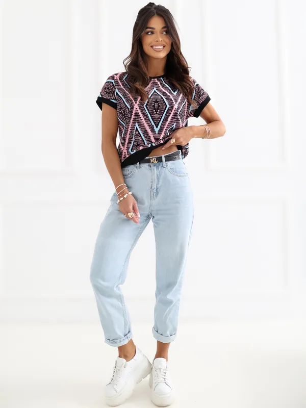 Krótki t-shirt o geometrycznym wzorze w stylu retro - widok 2