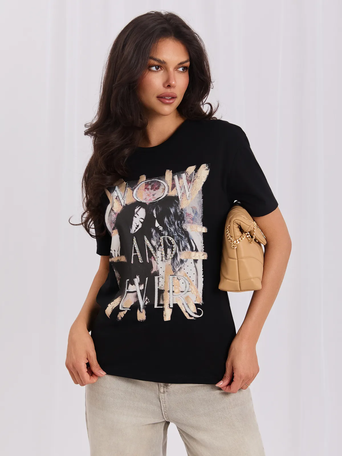 Biały t-shirt z aplikacjami - zdjęcie 5