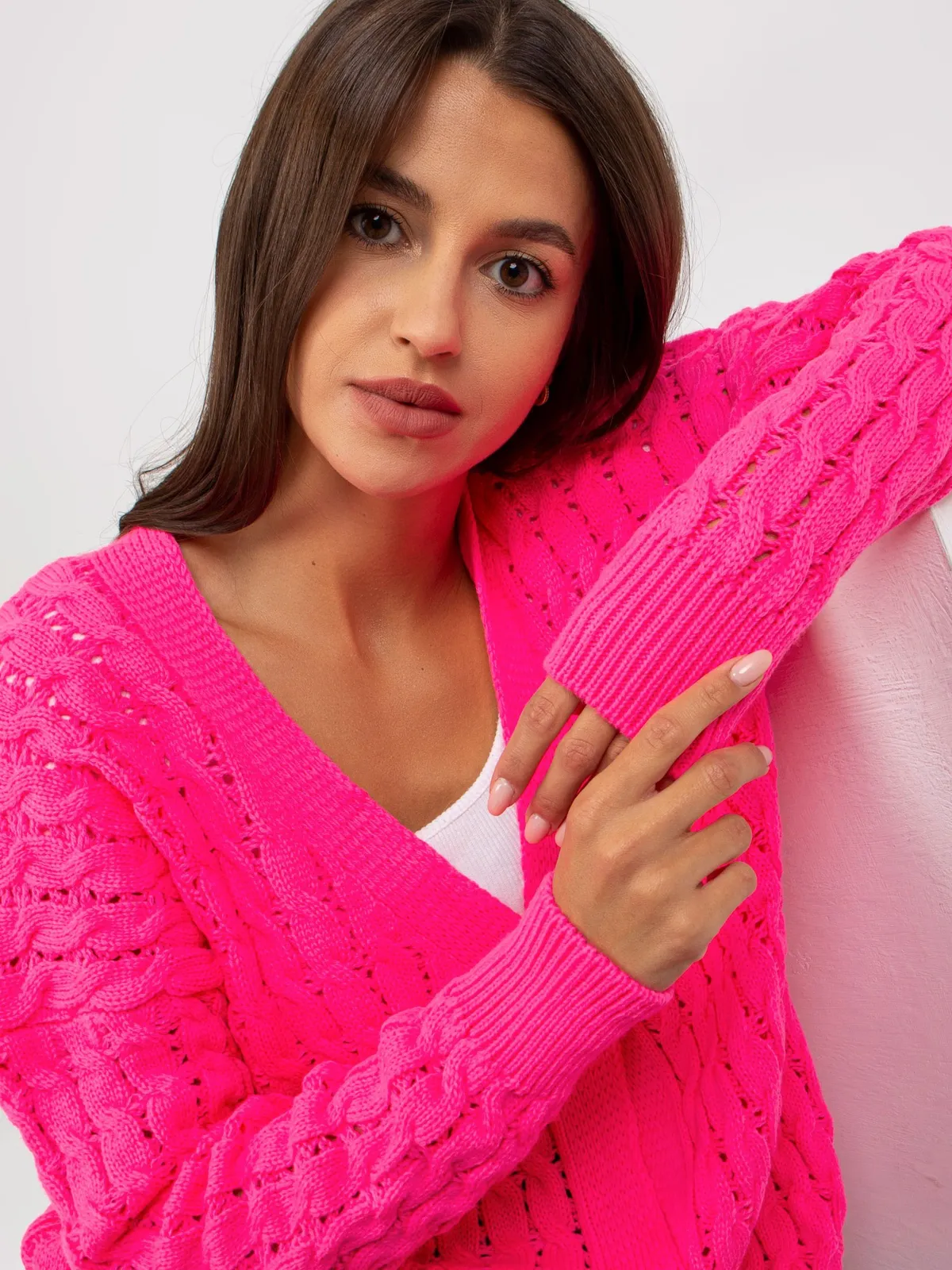 Fluo różowy ażurowy sweter rozpinany z guzikami RUE PARIS - zdjęcie 2