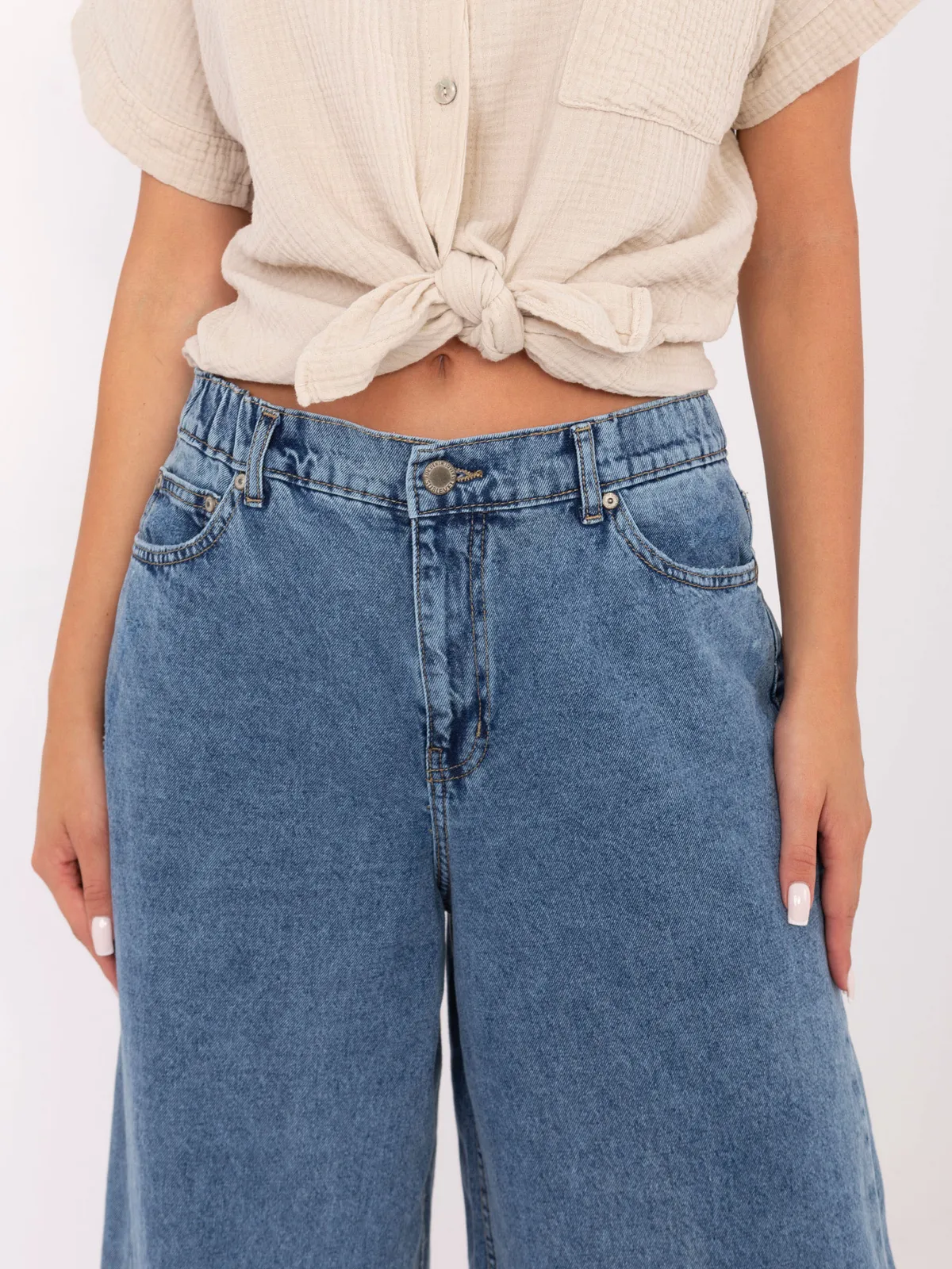 Szerokie spodnie jeansowe typu wide leg - zdjęcie 3