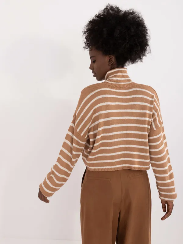 Krótki sweter oversize z golfem w paski - widok 2