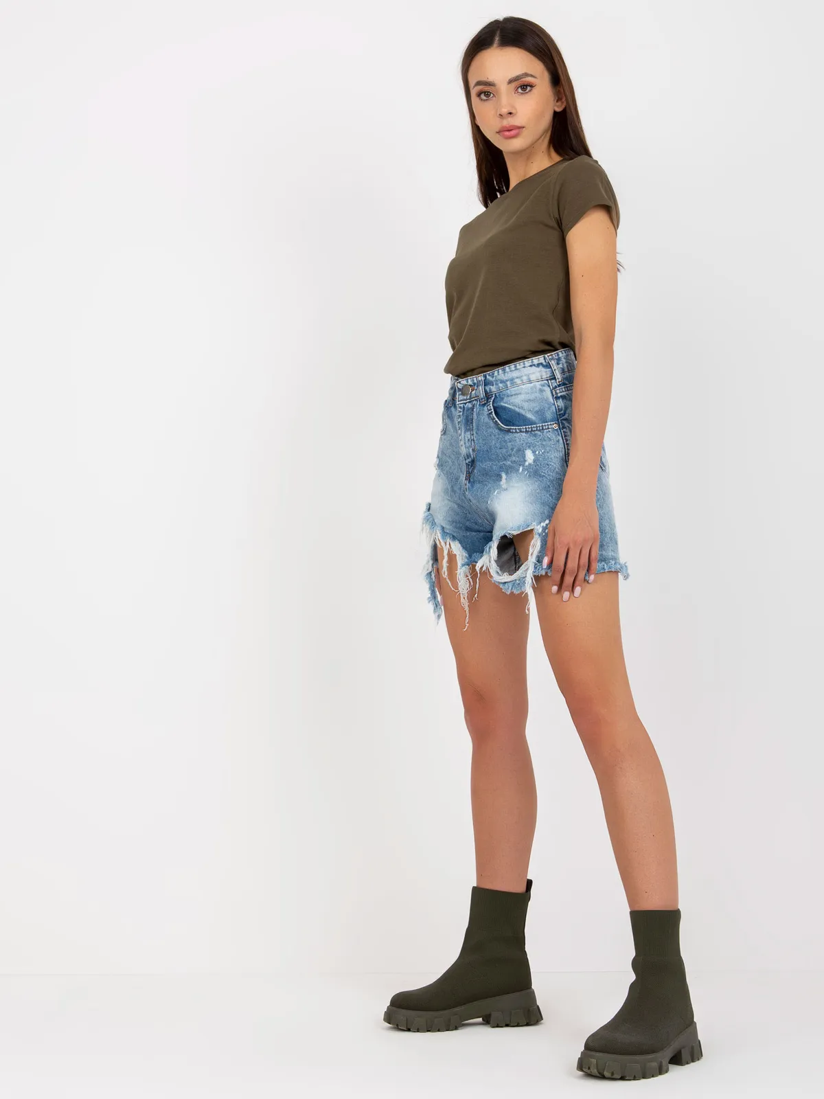Khaki t-shirt basic z okrągłym dekoltem - zdjęcie 7