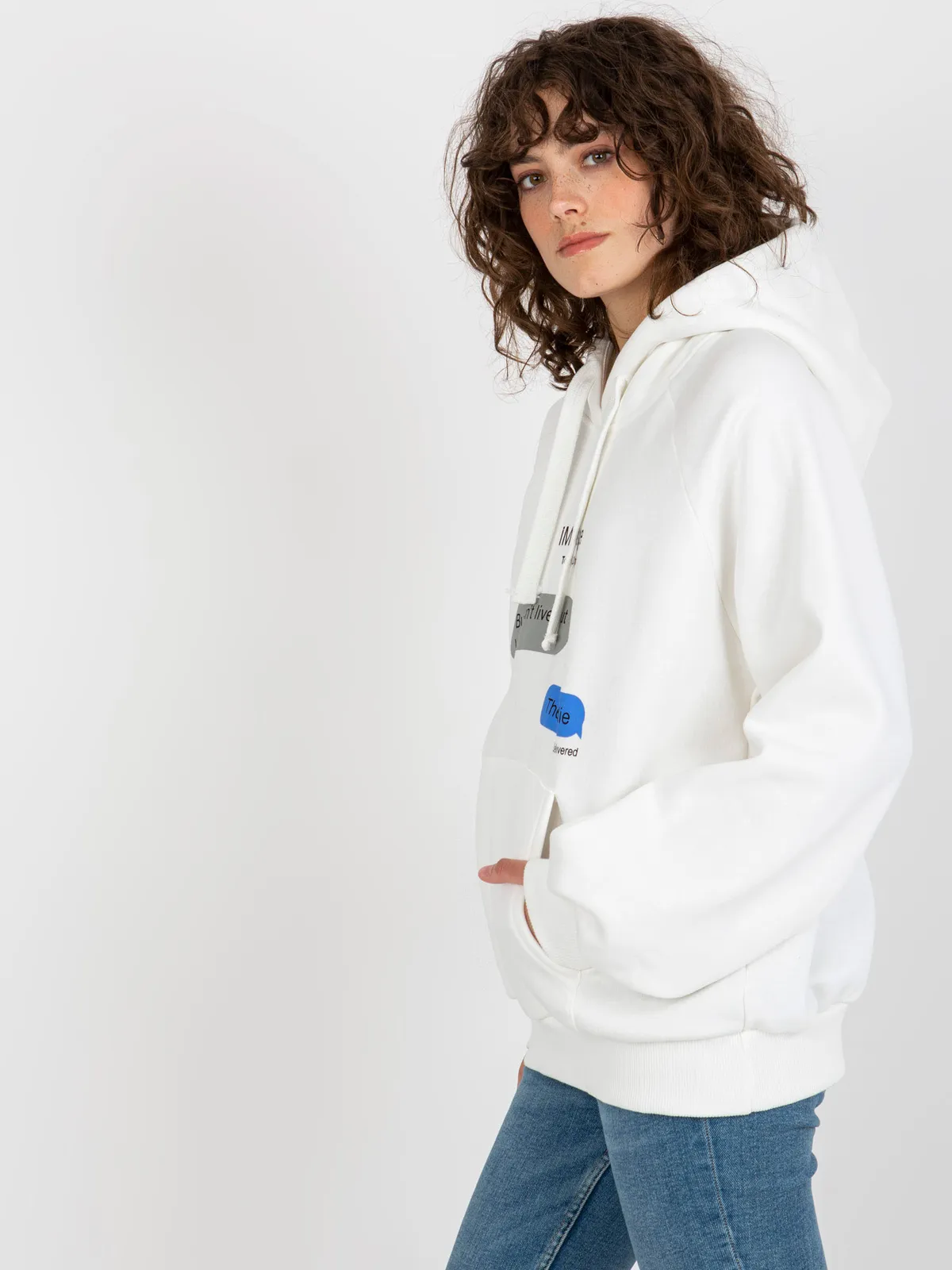 Jasnoróżowa dresowa bluza z nadrukiem oversize - zdjęcie 3