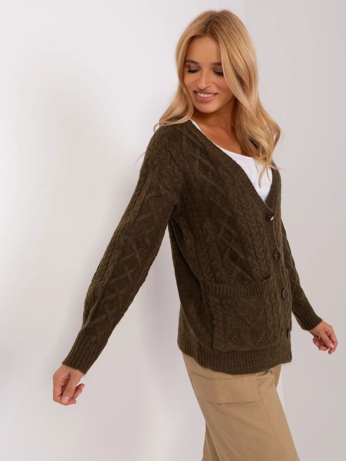 Khaki sweter dzianinowy na guziki - zdjęcie 4