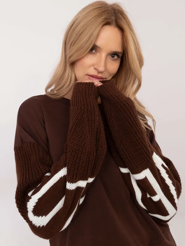 Casualowa bluza oversize z kontrastowym napisem na rękawach