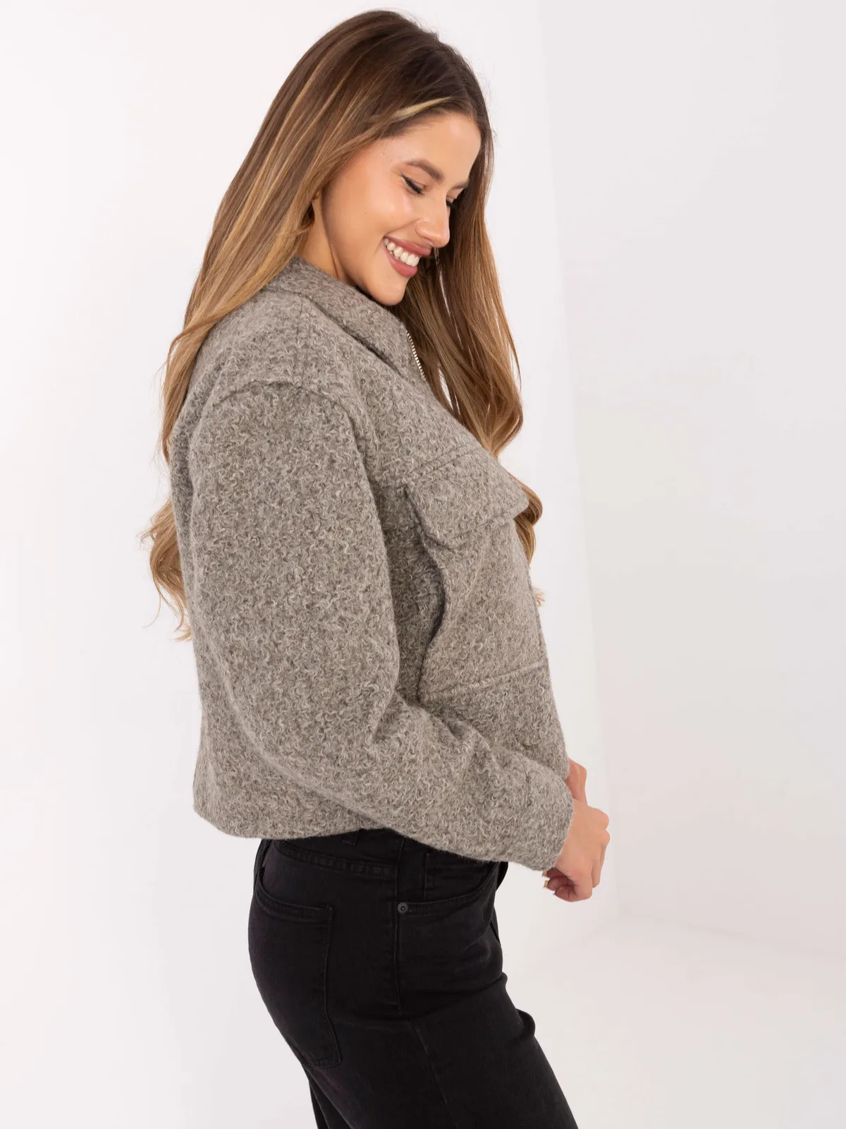 Krótka kurtka typu shacket z kołnierzem - zdjęcie 1