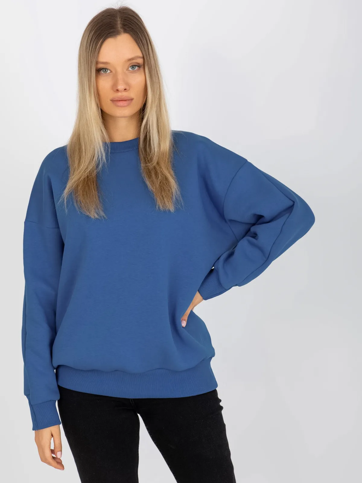 Ciemnoniebieska dresowa bluza basic oversize - zdjęcie 5