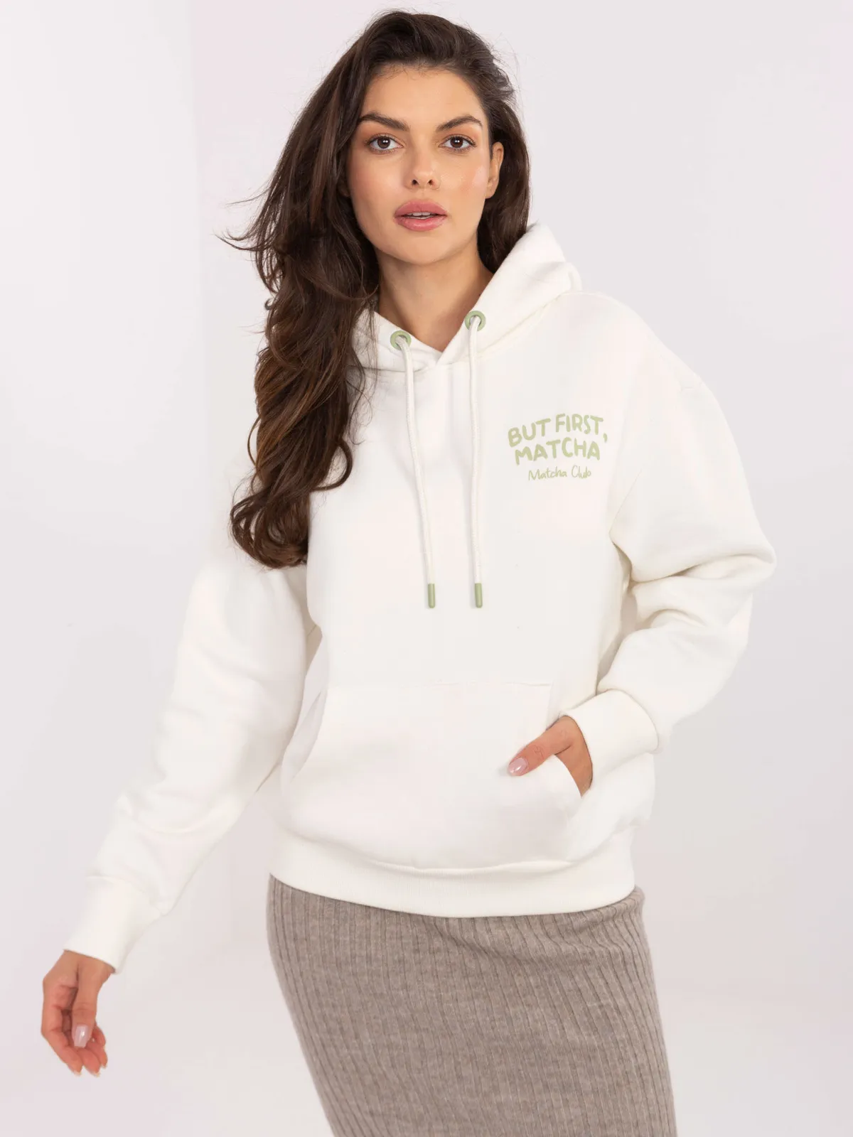 Oversize bluza z kapturem i graficznym nadrukiem - zdjęcie 3