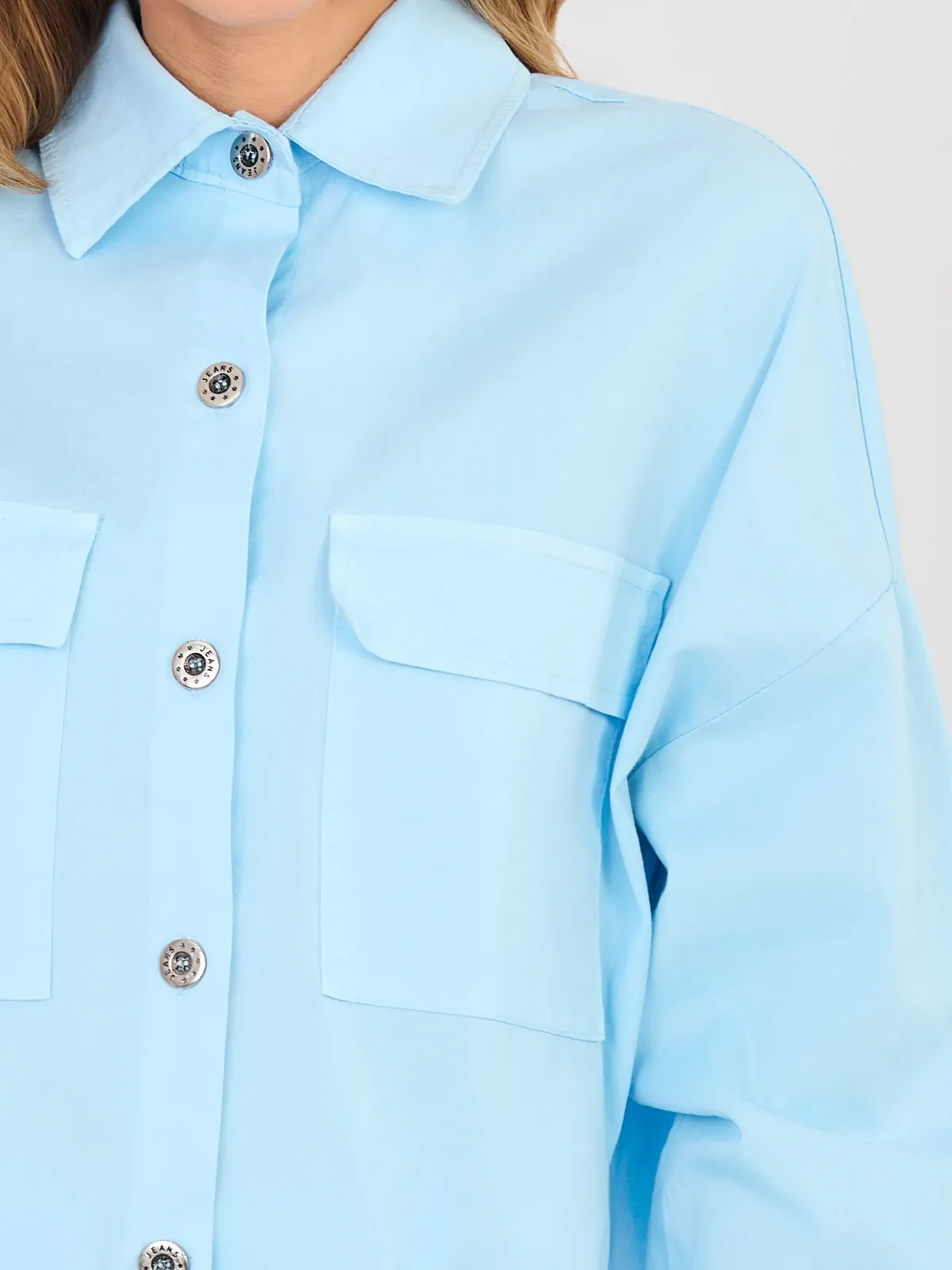 Koszula oversize z dużymi kieszeniami - zdjęcie 1