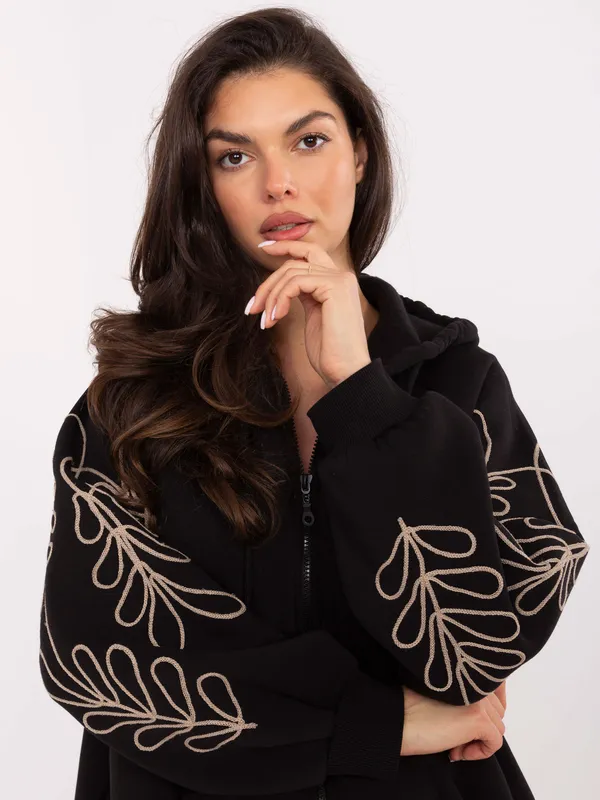 Rozpinana bluza oversize z ozdobnym haftem na rękawach