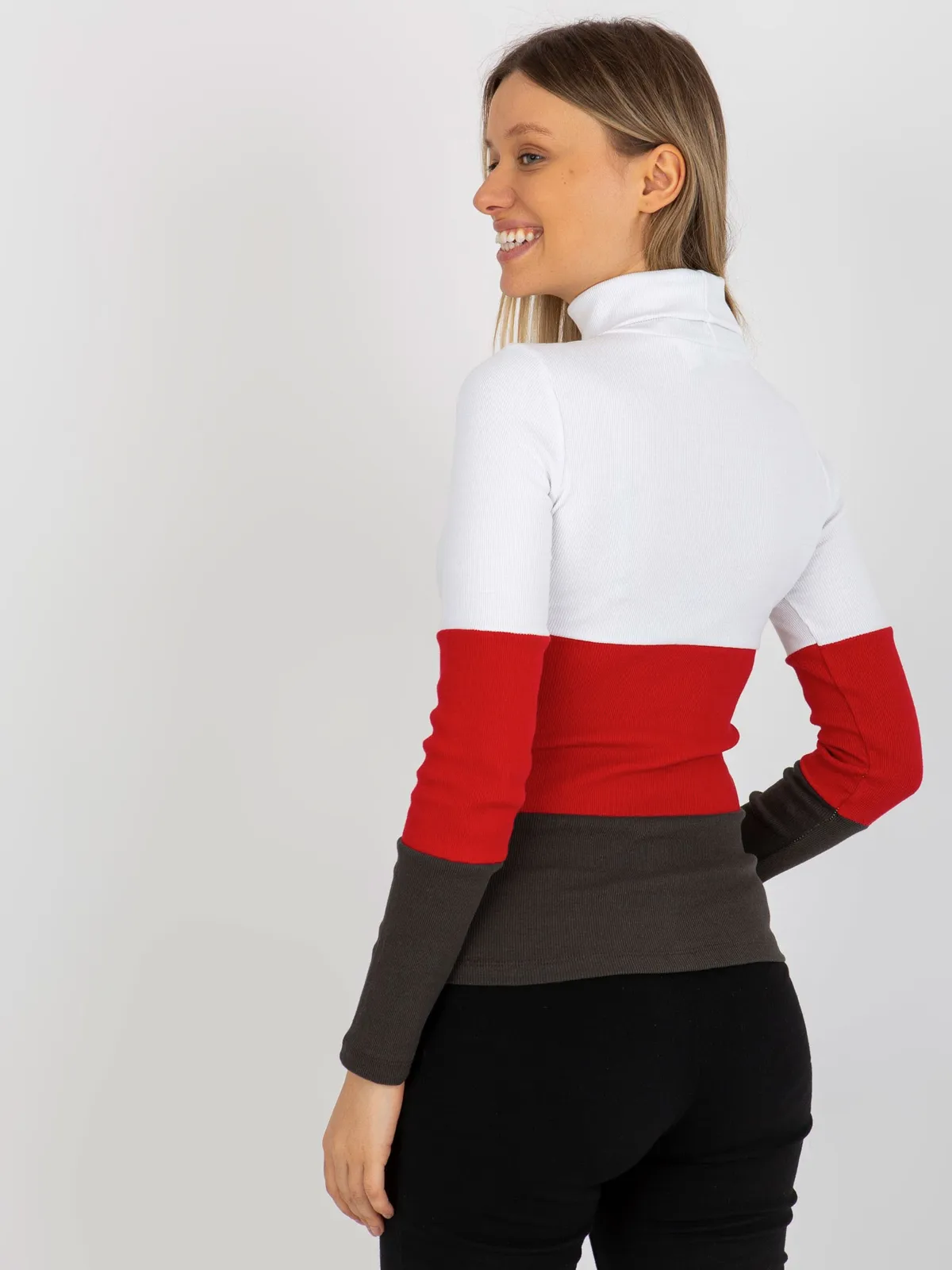 Ecru-khaki dopasowana bluzka basic z golfem w prążek - zdjęcie 2