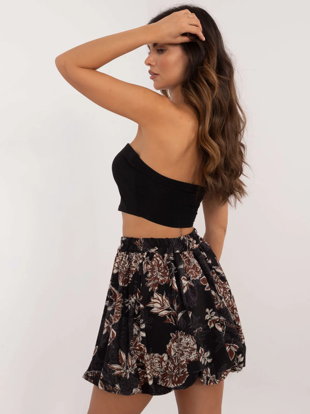 Rozkloszowana spódnica mini w roślinny wzór - zdjęcie 1