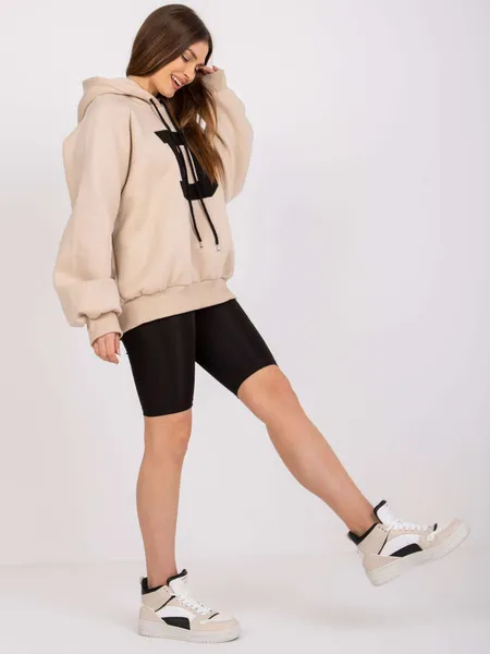 Bluza oversize z kapturem i dekoracyjną aplikacją