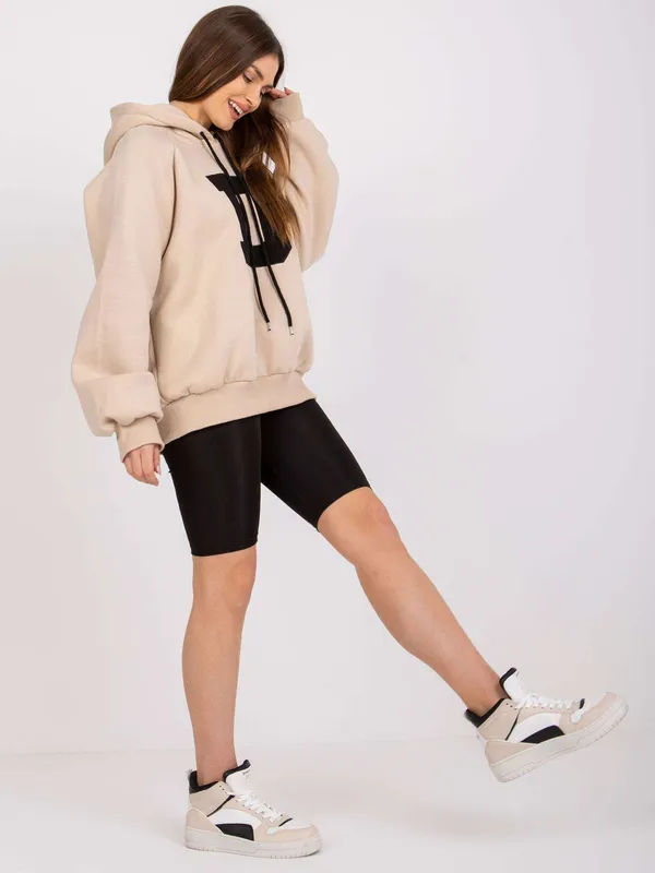 Bluza oversize z kapturem i dekoracyjną aplikacją
