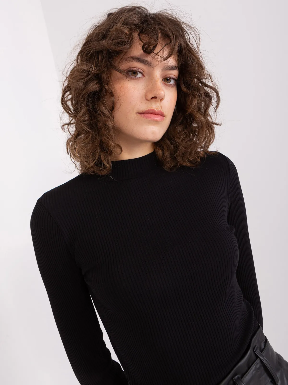 Czarna bluzka basic w prążek BASIC FEEL GOOD - zdjęcie 5