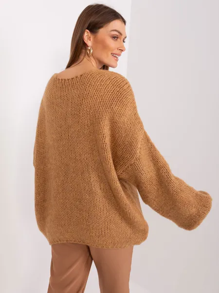 Casualowy sweter o kroju oversize z szerokimi rękawami