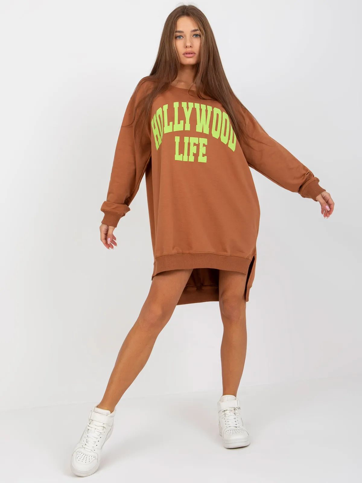 Ciemnobrązowo-pamarańczowa długa bluza oversize z napisem - zdjęcie 5