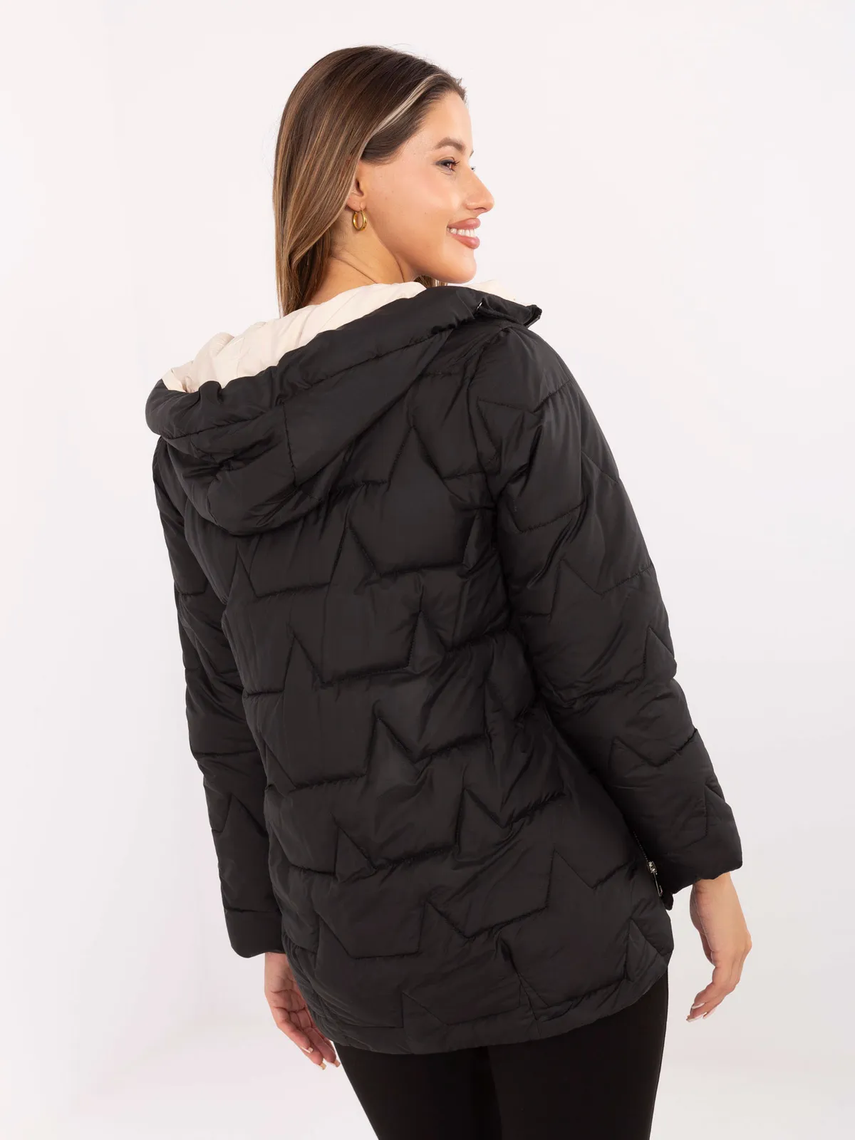 Pikowana kurtka z kapturem i ściąganą talią - zdjęcie 1