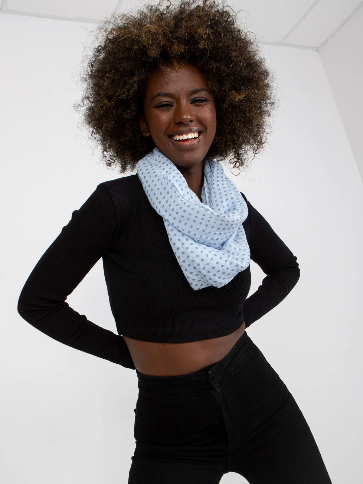 Lekki komin z subtelnym wzorem w kropki - zdjęcie 1