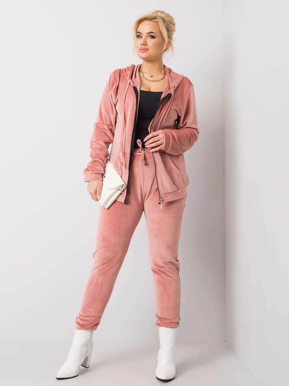 Czarny komplet welurowy plus size - zdjęcie 3