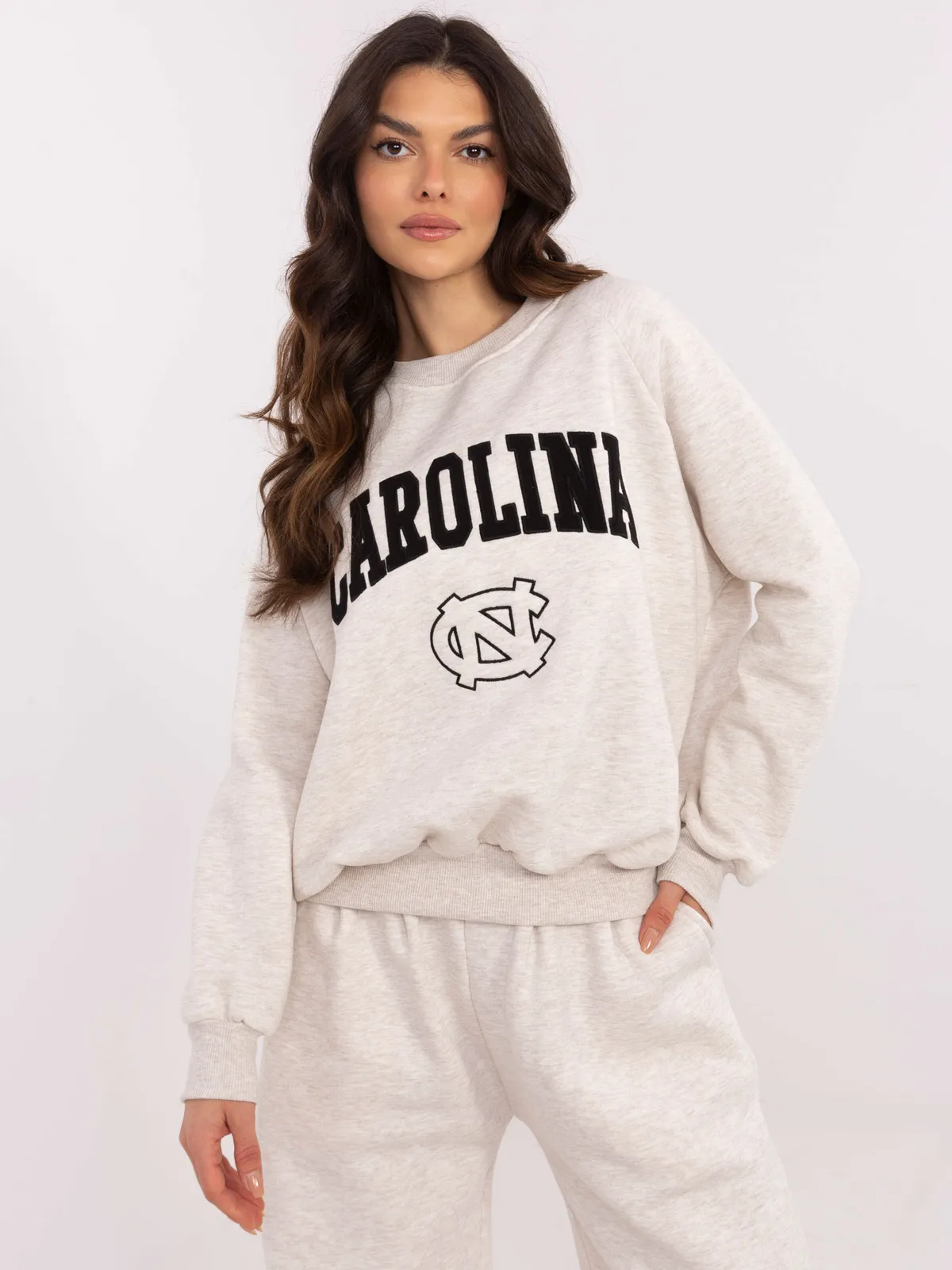 Bluza oversize w stylu varsity z nadrukiem - zdjęcie 1