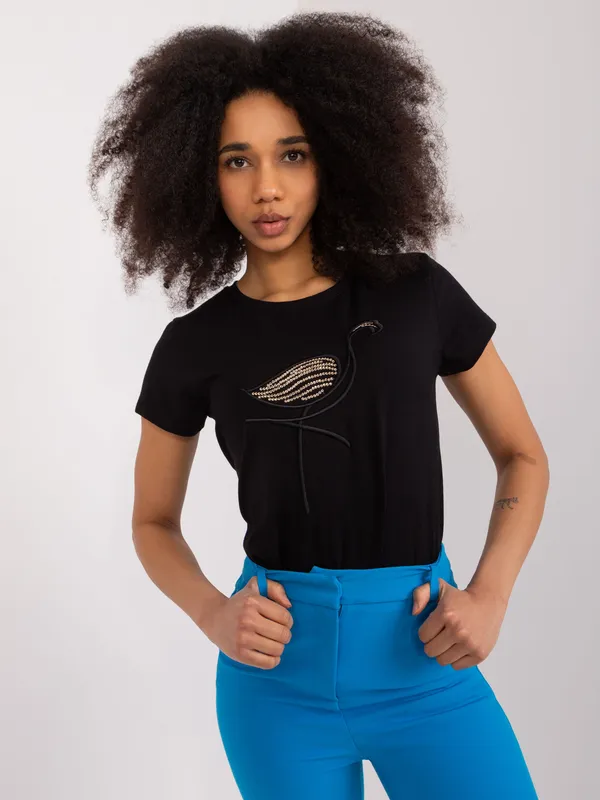 Casualowy t-shirt z ozdobną aplikacją z cyrkonii