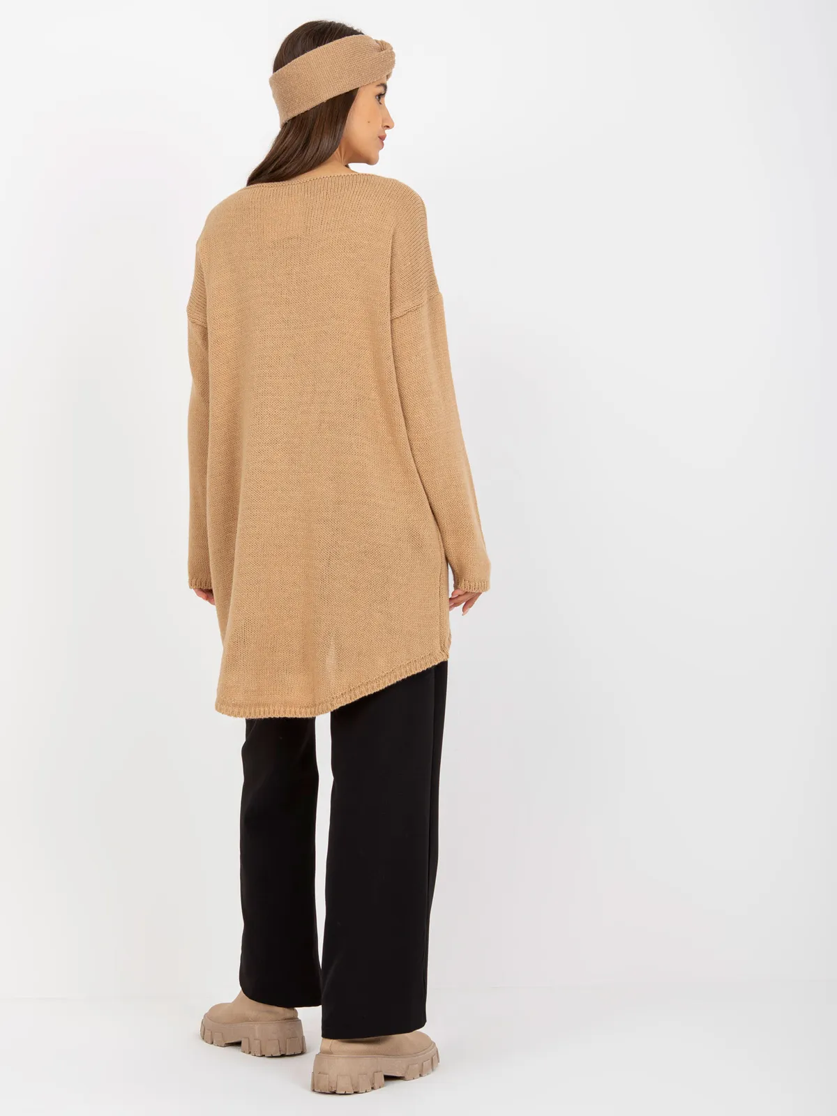 Camelowy sweter oversize z dłuższym tyłem OCH BELLA - zdjęcie 4