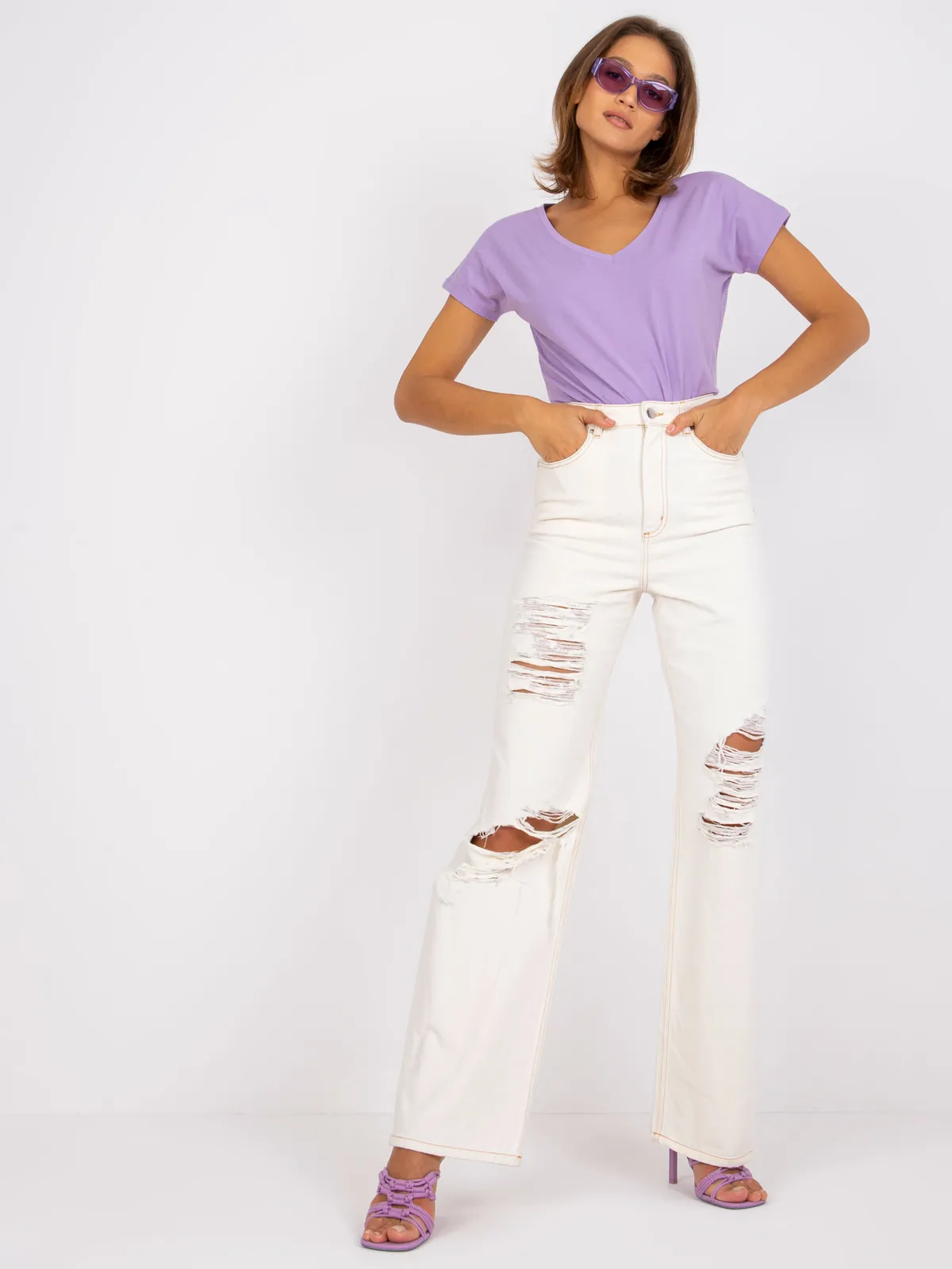 Klasyczny T-shirt z dekoltem w serek - zdjęcie 1