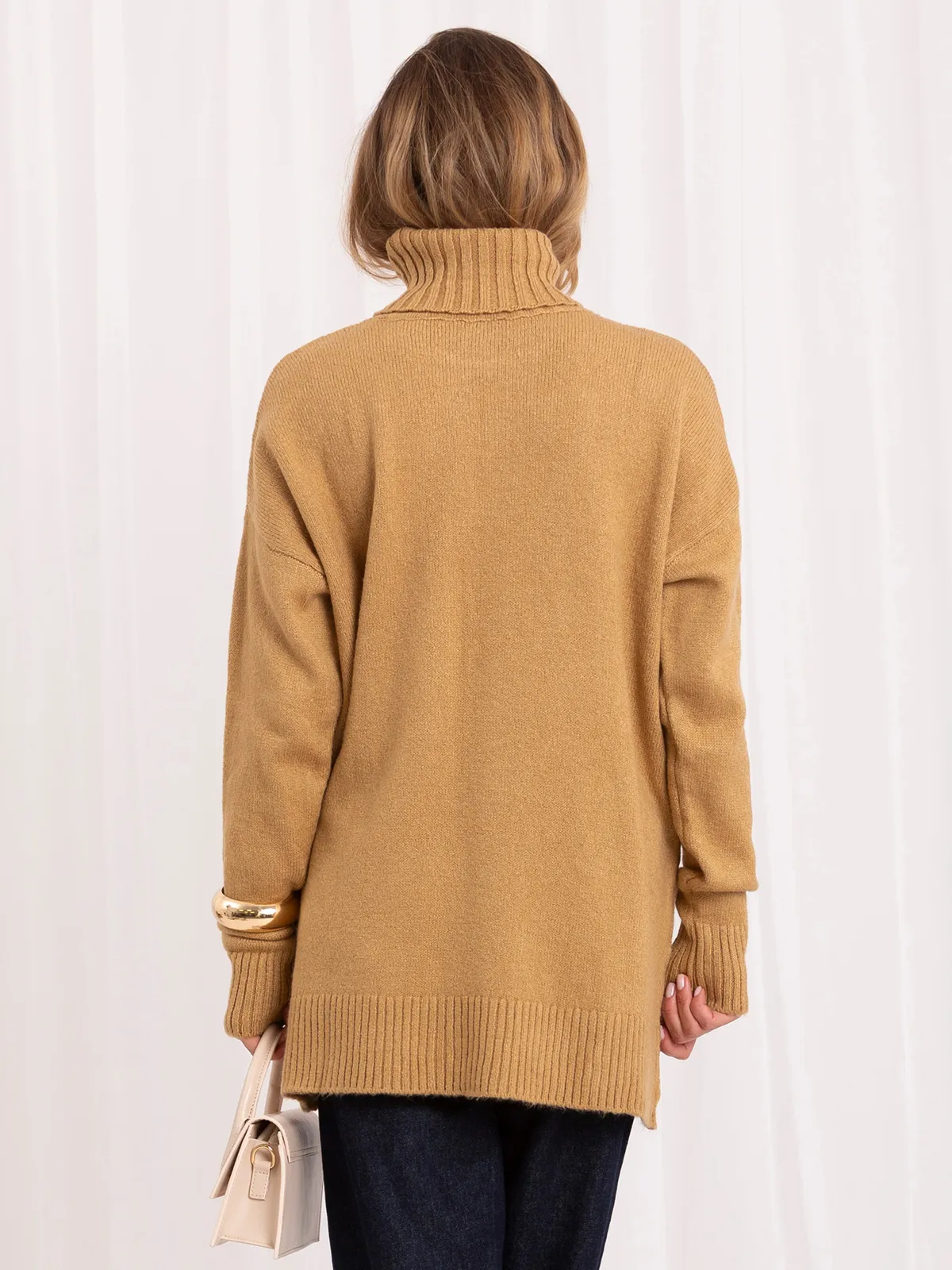 Camelowy luźny sweter z wysokim golfem RUE PARIS - zdjęcie 4