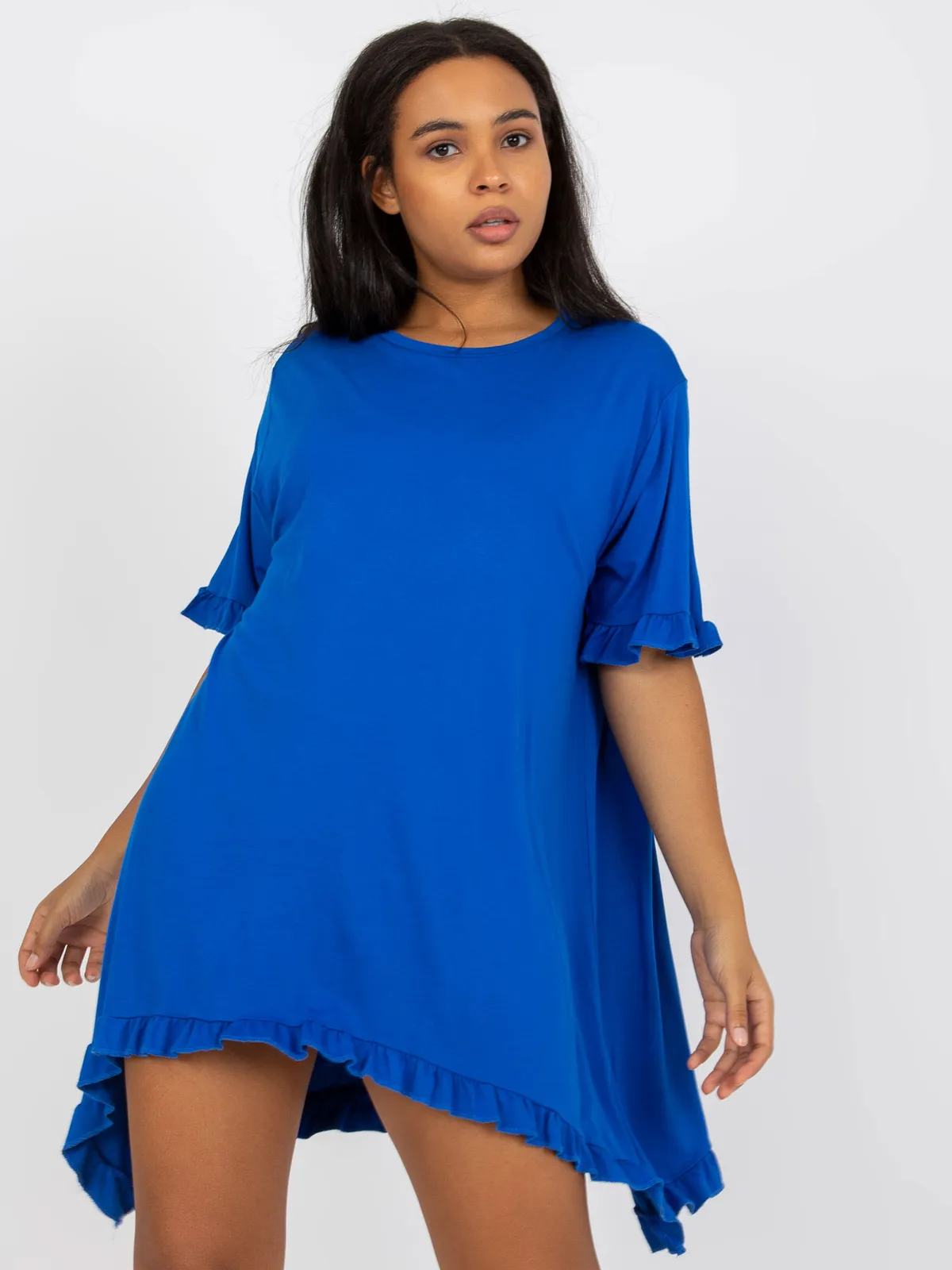 Ciemnoniebieska mini sukienka plus size z falbaną - zdjęcie 3